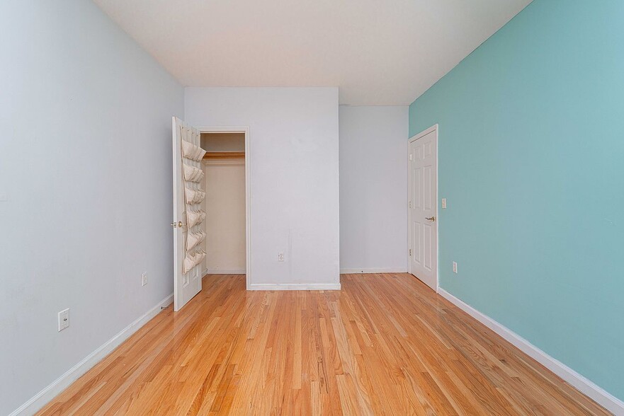 Building Photo - 2122 43rd St