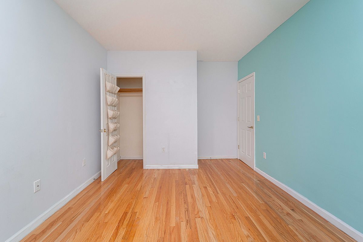Building Photo - 2122 43rd St