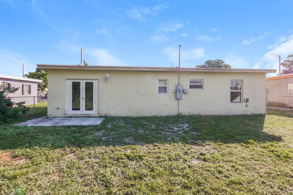 Building Photo - 259 NW 30th Ave