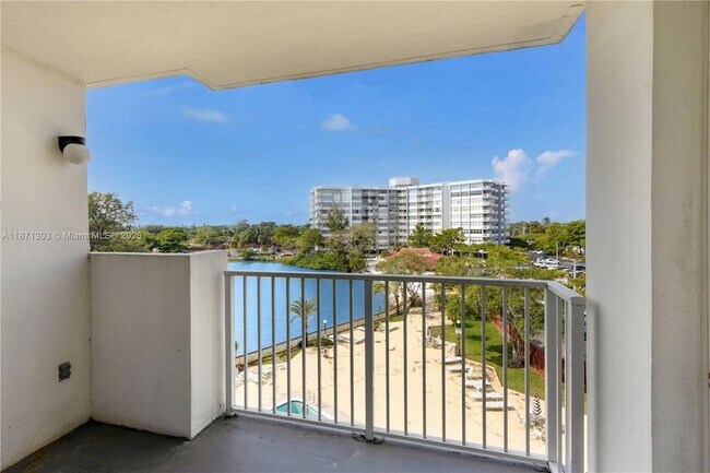 Building Photo - 1300 NE Miami Gardens Dr