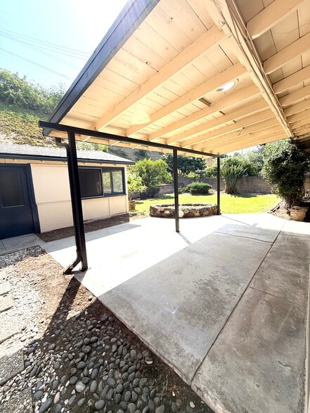 Building Photo - 1220 Crest Vista Dr