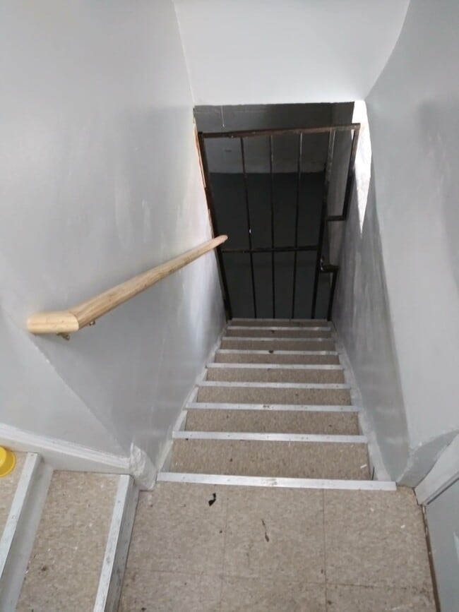 Building Photo - 3 Bed/1 Bath - Single Family Brick Home - Available now!