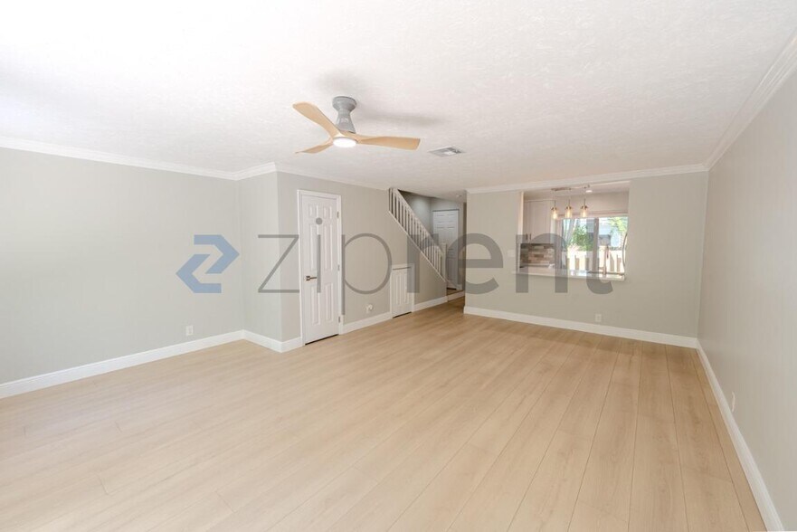 Building Photo - Unit A