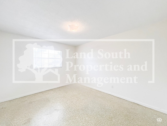 Building Photo - 5852 Olender Dr