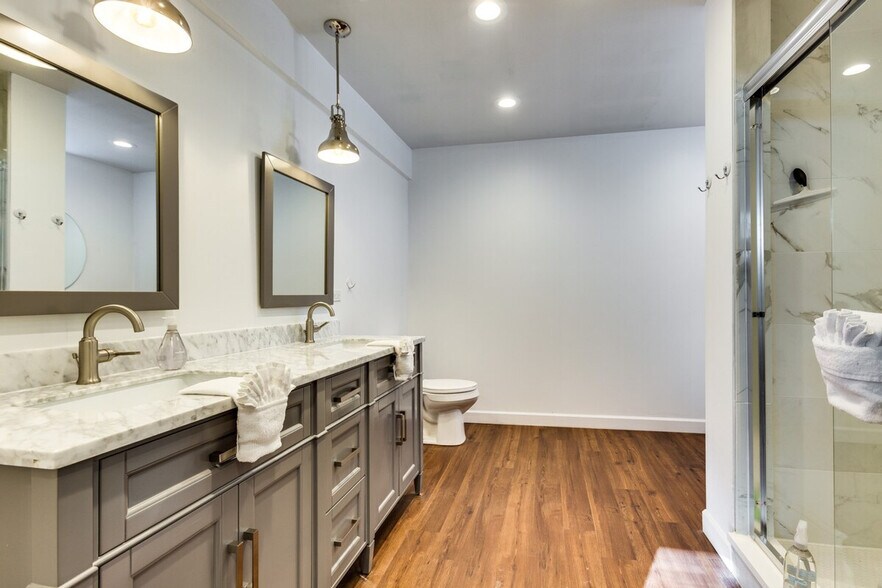 Building Photo - 706 N Racine Ave