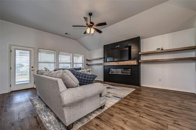 Building Photo - 8516 Gibbs Dr