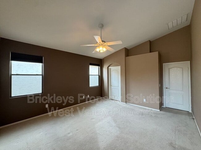 Building Photo - 18151 N Fiesta Dr