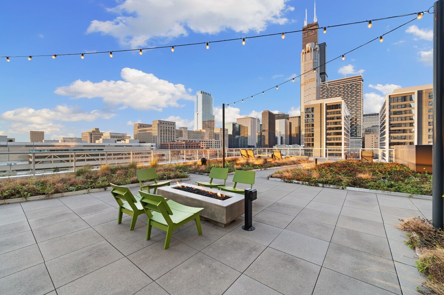 Building Photo - 720 S Wells St