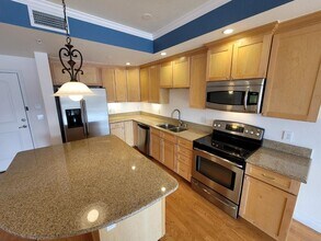 Building Photo - 2 Bed 2 Bath High-End Condo in Downtown Go...
