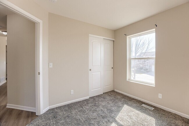 Building Photo - Bright & Spacious Elkhorn Home with Finish...