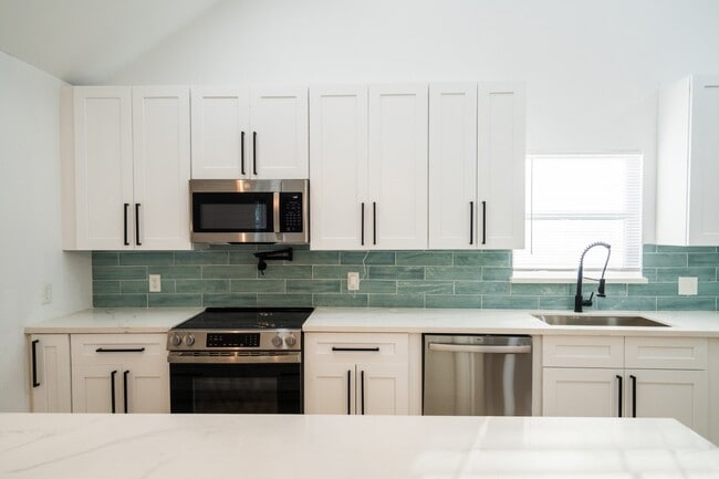 Building Photo - 1402 Bayou Shore Dr