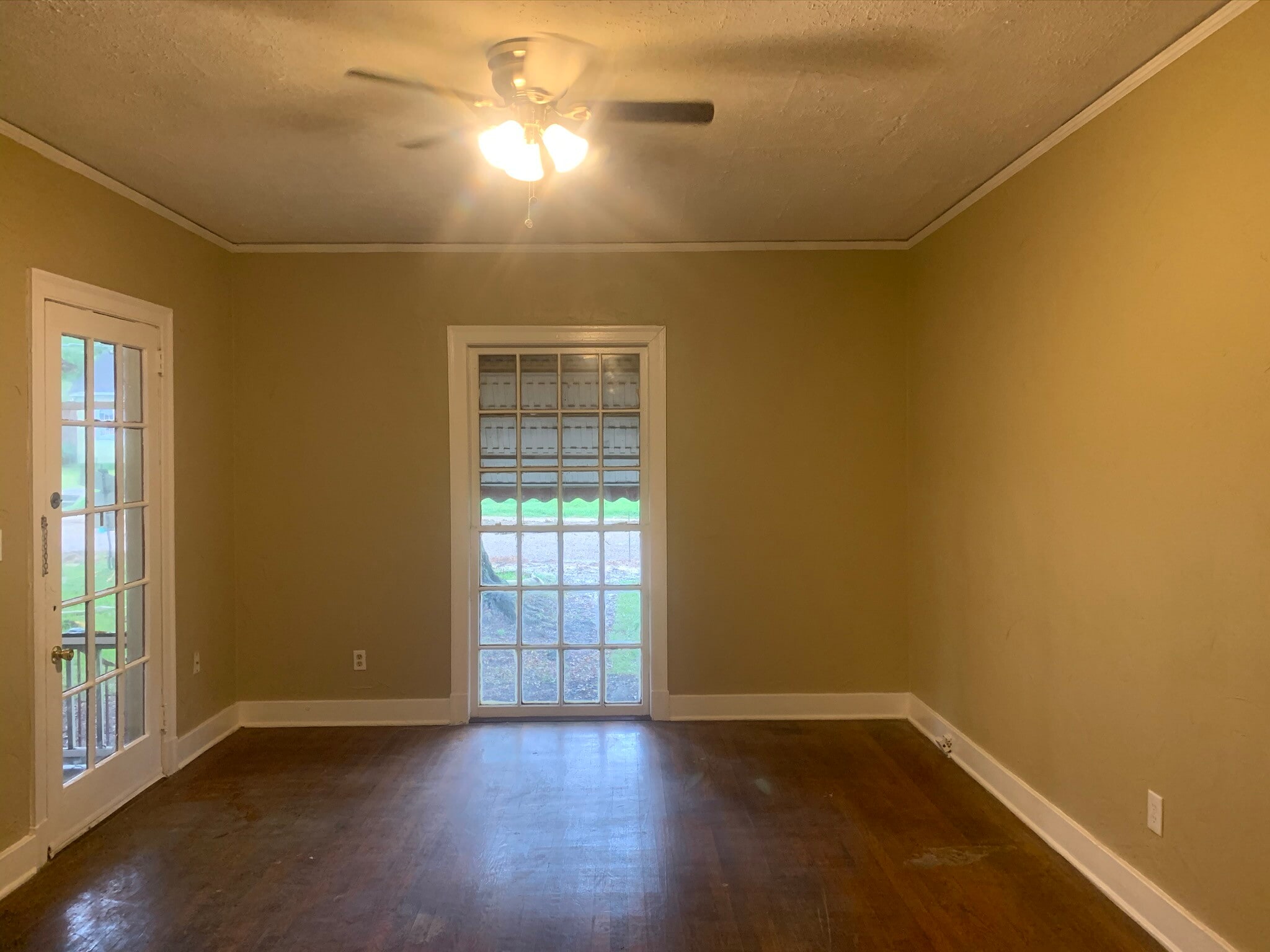 hardwood floors throughout - 4026 N State St