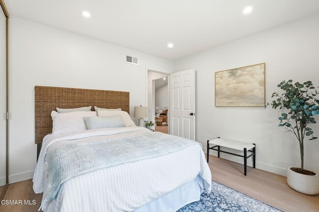 Building Photo - 5140 Village 5