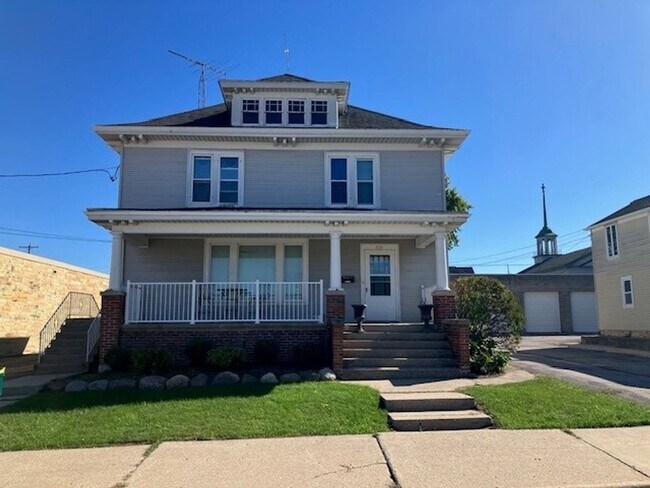 Primary Photo - 117 E Washington St