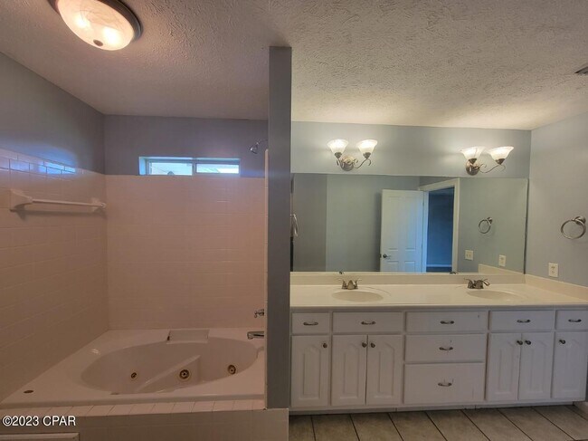 Building Photo - 4806 McCall Ln