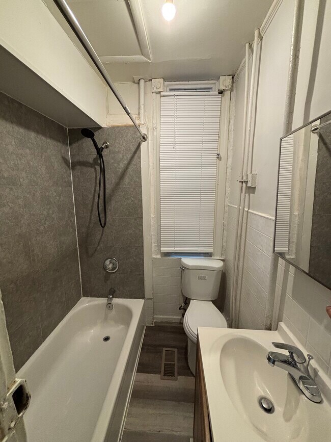 Building Photo - 292X Parkwood Ave