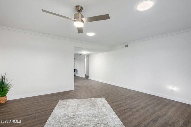 Building Photo - Furnished Optional 3 bed 2 bath Townhome