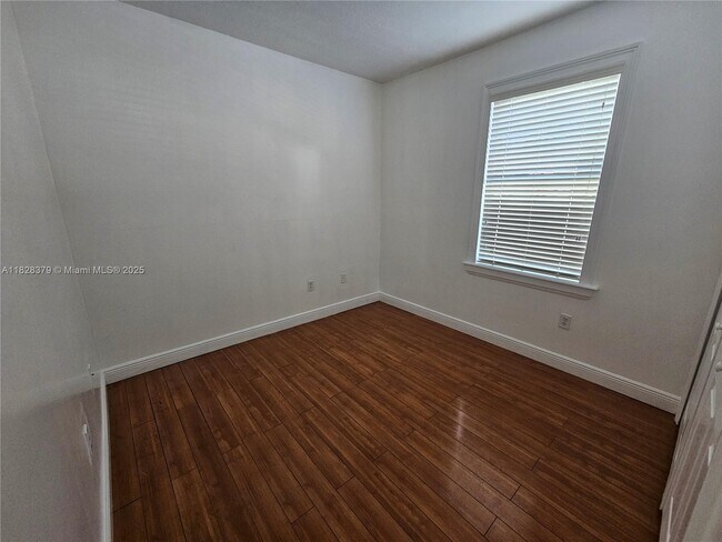 Building Photo - 5450 SW 165th Ct