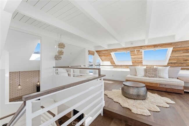 Building Photo - 1452 Loma Dr