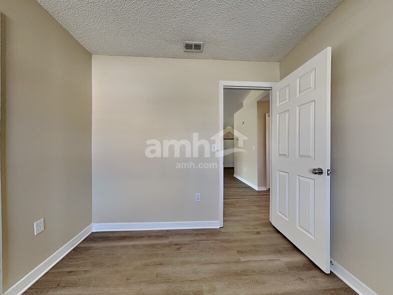 Building Photo - 300 Miami Pl