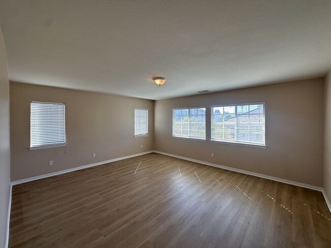 Building Photo - Available now! Beautiful 4 Bedroom Home for Rent in WOLF CREEK community of South Temecula!
