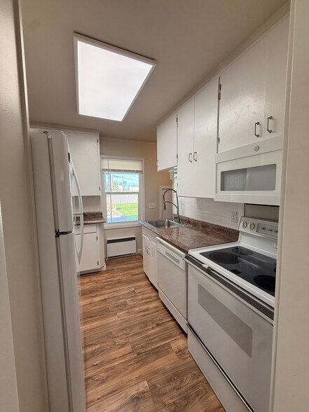 Building Photo - 1518 Mahan Ave
