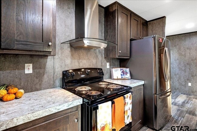 Building Photo - 409 Willow Dr