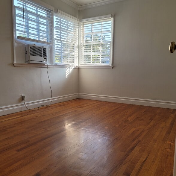 Building Photo - 5025 Cahuenga Blvd