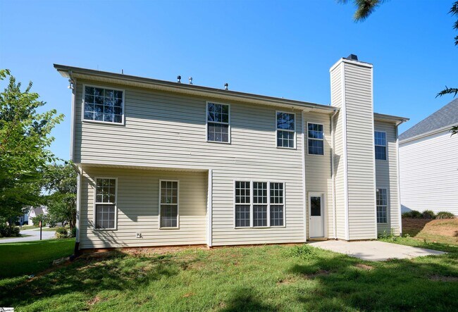 Building Photo - 307 Woodruff Lake Way