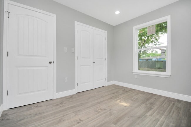 Building Photo - 2707 Mc Nay Dr