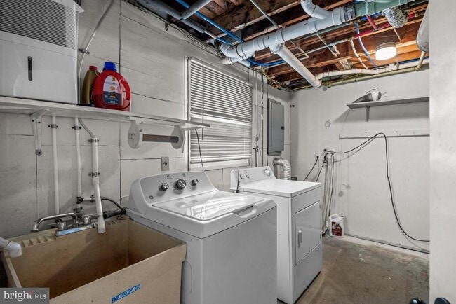 Building Photo - 2211 New Albany Rd