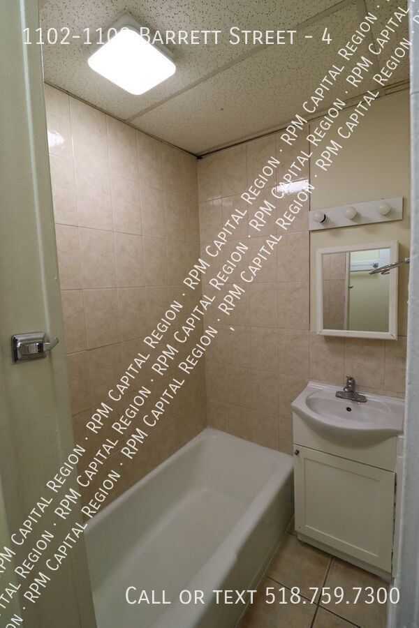 Building Photo - 1102-1108 Barrett Street-4