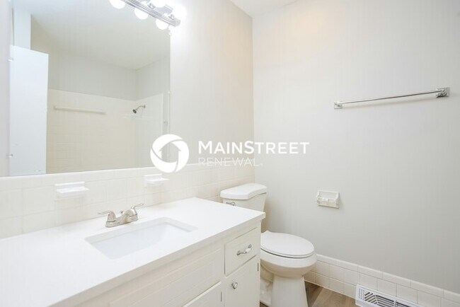 Building Photo - 3 Bedroom Pet-Friendly Home in KANSAS CITY, MO with Main Street Renewal