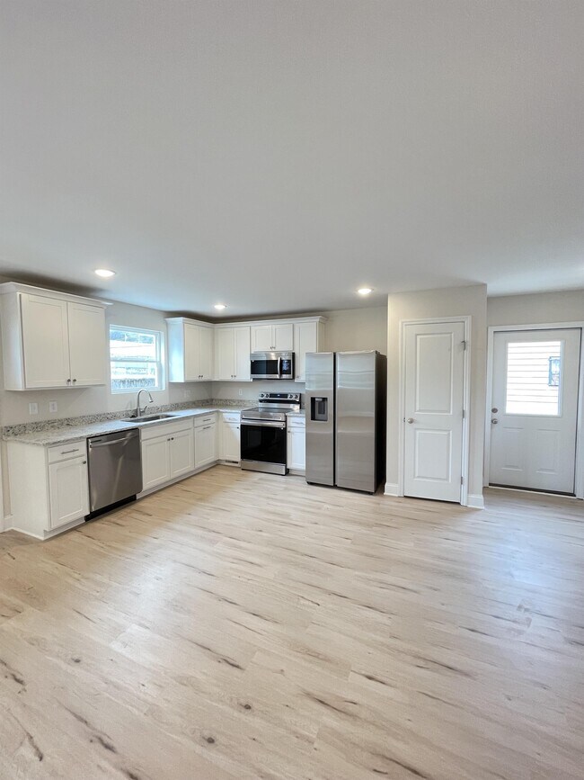 Building Photo - 307 W 42nd St