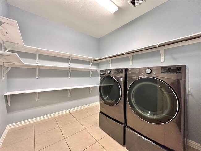 Building Photo - 22209 Cross Timbers Bnd