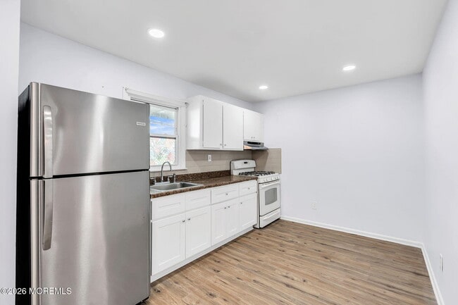 Building Photo - 105 Clark St