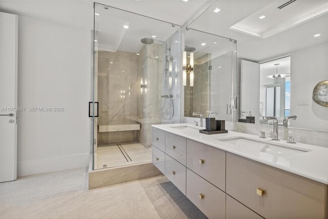 Building Photo - 100 South Pointe Dr