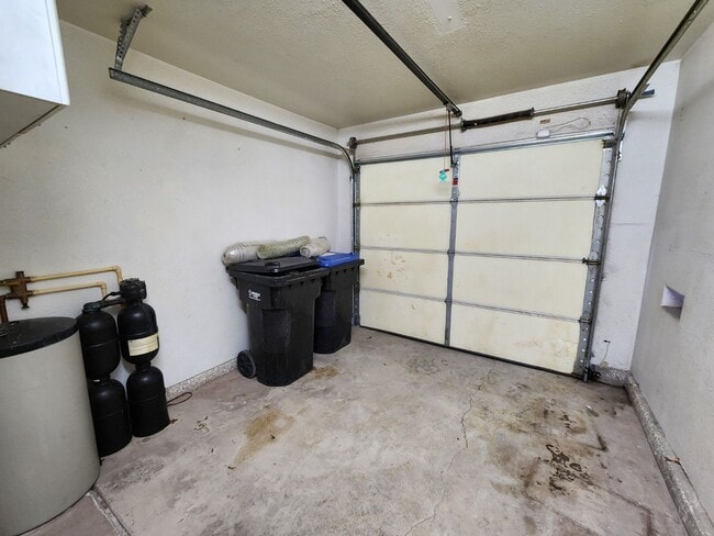 Building Photo - Beautiful 3 Bedroom & 2 1/2 Bath Condo.