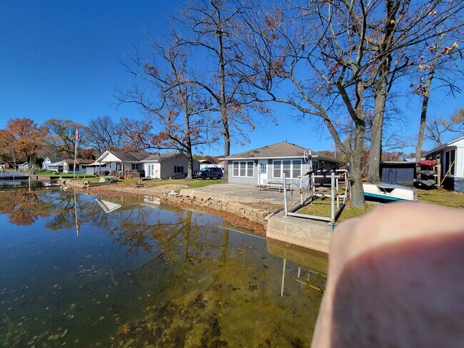 Cottage Lakeside View - 5207 N Shore Dr