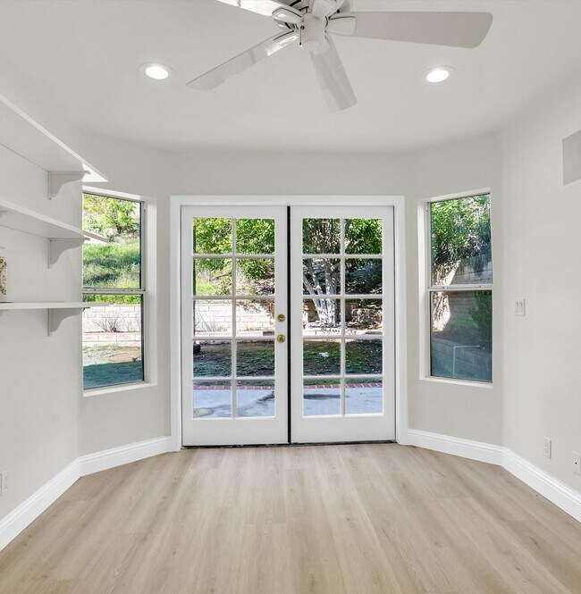 Building Photo - 8103 Valley Flores Dr