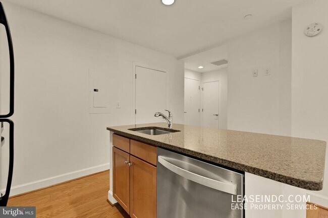 Building Photo - 150 V St NW