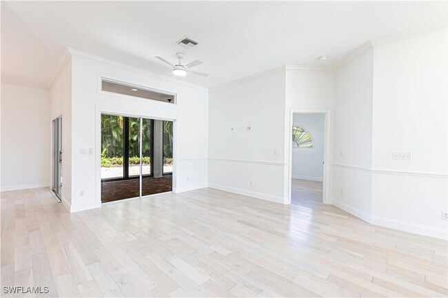 Building Photo - 7106 Lone Oak Blvd