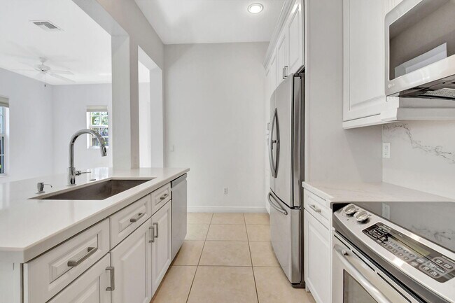 Building Photo - 838 NW 83rd Ln