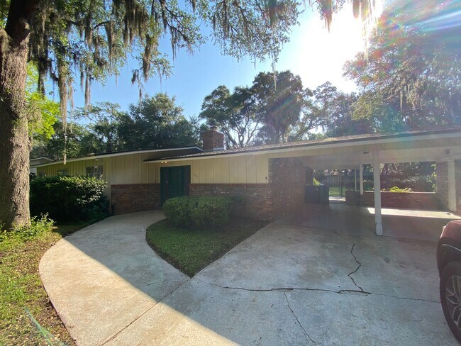 Building Photo - Dream Coastal Living in Neptune Beach!