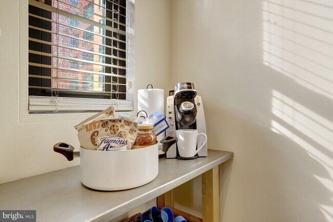 Building Photo - 1021 Arlington Blvd