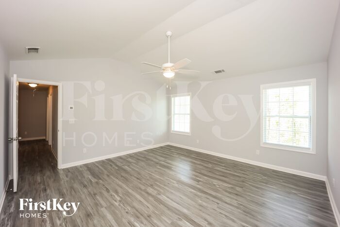 Building Photo - 121 Fairview Dr