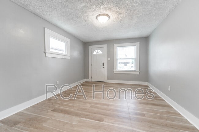 Building Photo - 1425 N Olney St