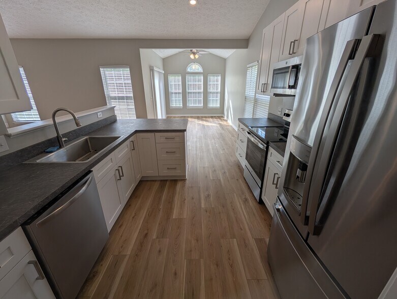 Building Photo - 7656 Meadow Brooke Way