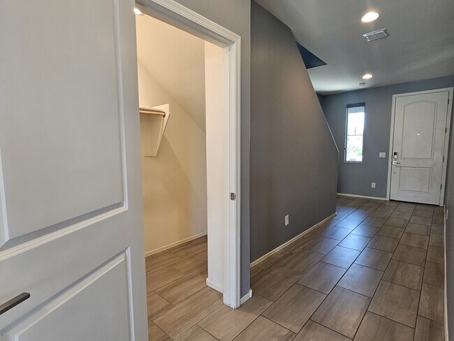 Building Photo - 10679 W Golson Dr