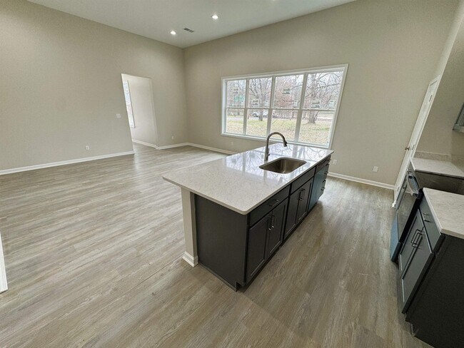 Building Photo - 547 Berclair Rd